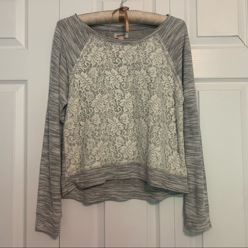 🌸 3/$15 Arizona Jean Co. Lace Detailed Grey Long-Sleeve Shirt Size L (Juniors)
